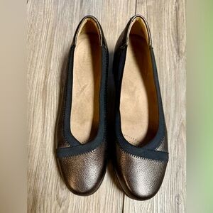 Clarks Black and Bronze Women's Flats